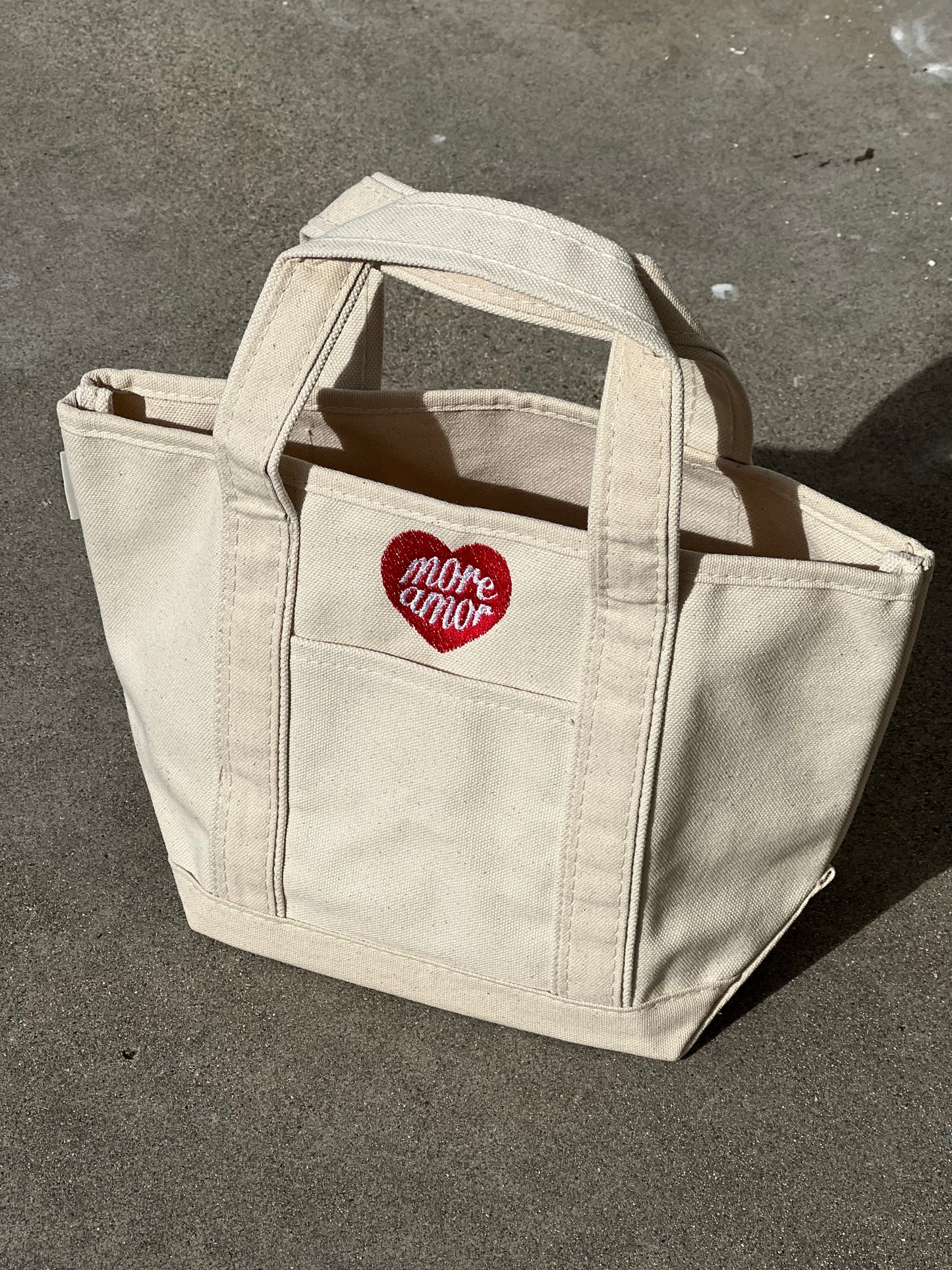 More Amor Totes
